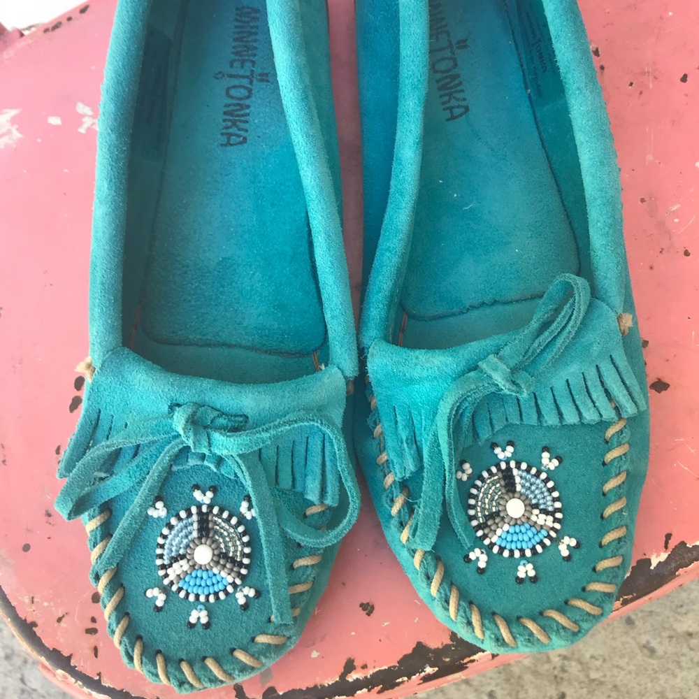 Ladies 7 Minnetonka Shoes
